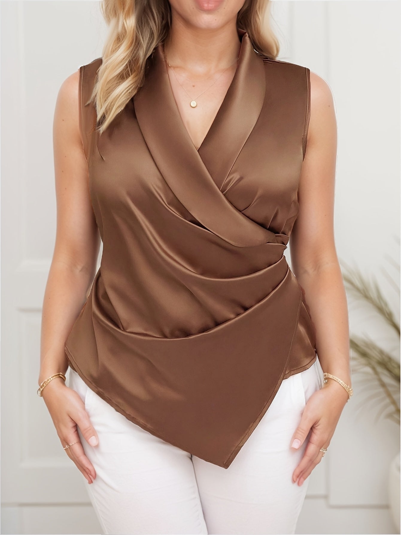 Dam Elegant Asymmetrisk Ärmlös Blus med Omlottkrage – Perfekt för Vår och Sommar