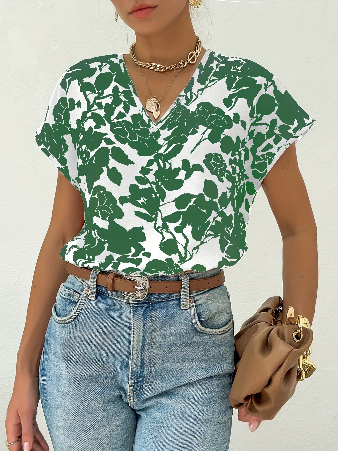 Dam Elegant Blus med Blommönster och V-ringning – Perfekt för Sommar och Vardag