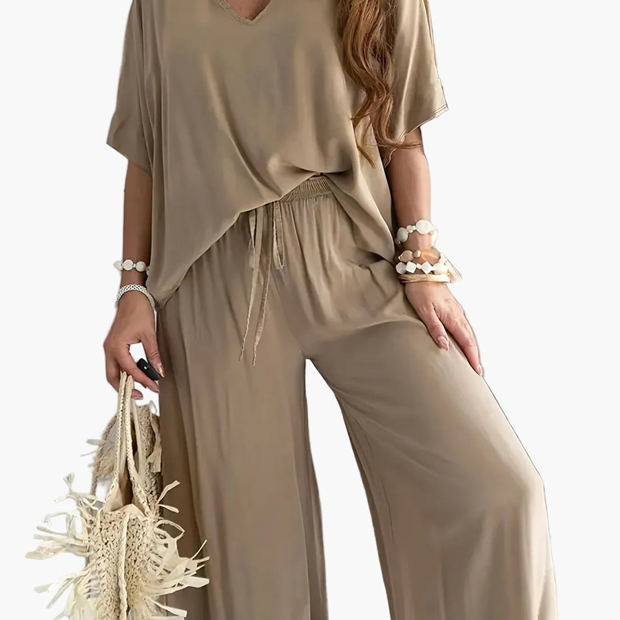 Dam Jumpsuit med V-ringning och Vida Ben – Avslappnad Sommarstil för Fritid och Semester
