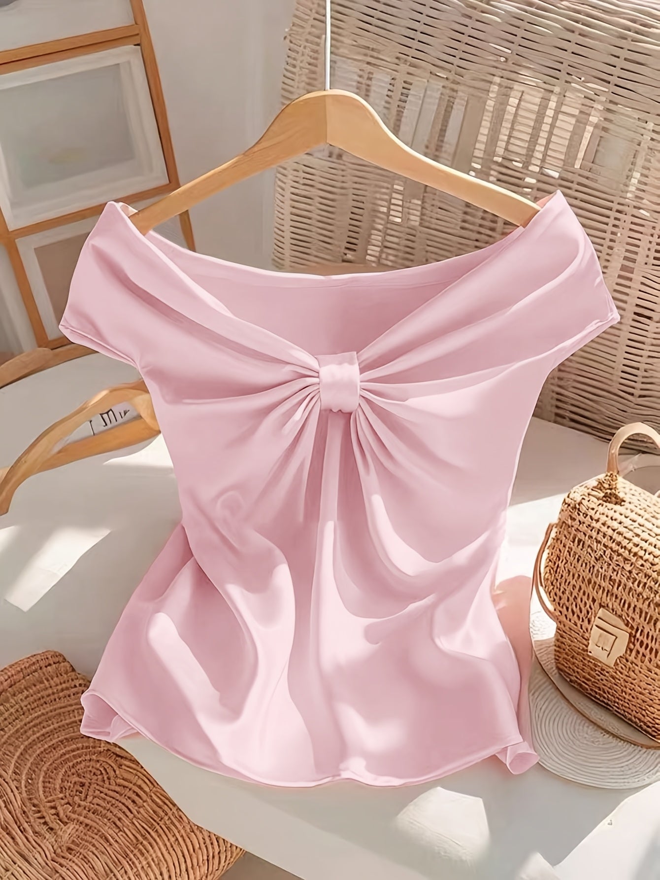 Dam Off-Shoulder Blus med Elegant Rynkdetalj och Romantisk Stil – Perfekt för Fest och Utekväll