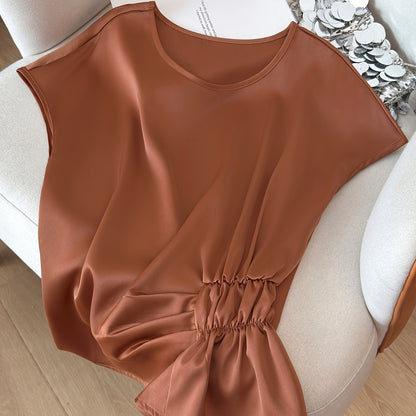 Dam Blus med Asymmetrisk Rynkning och Modern Siluett – Elegant Topp för Vardag och Fest