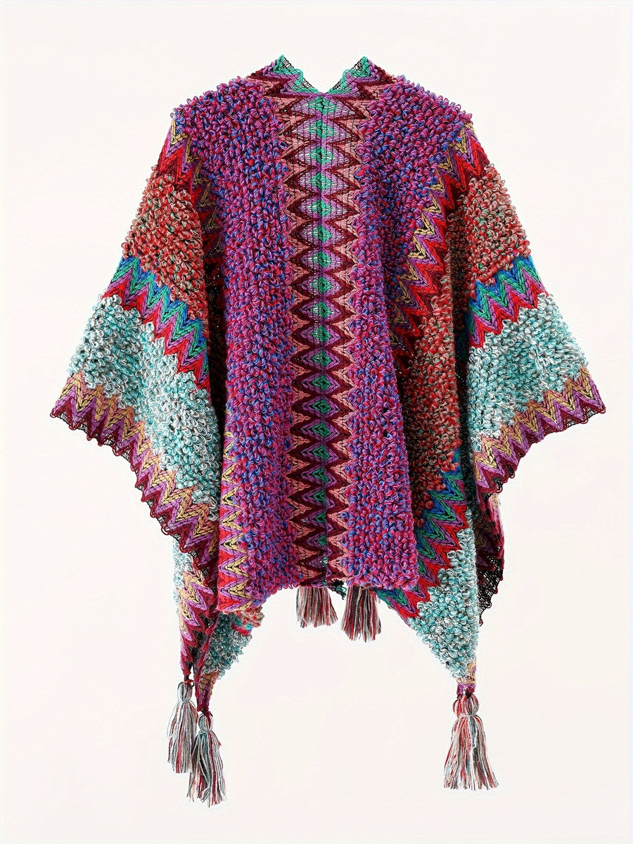 Mönstrad stickad poncho med fransar och hög krage, färgglad zig-zag