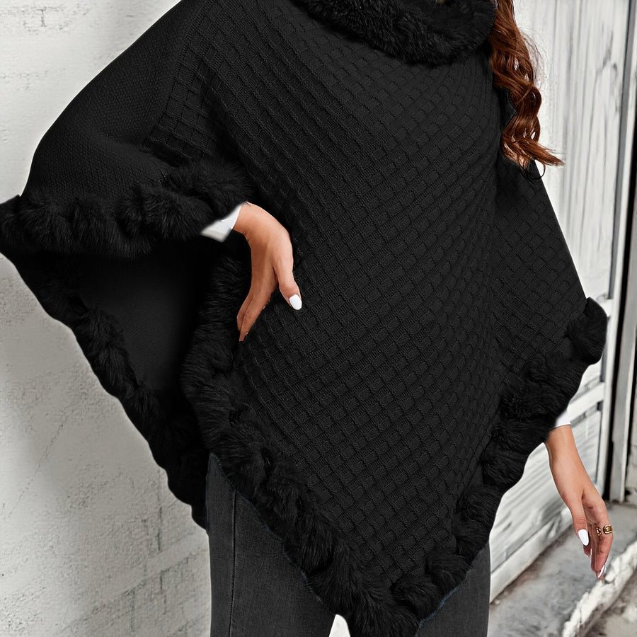 Damponcho med fuskpälsdetaljer och stickat mönster i one-size, tillgänglig i flera färger