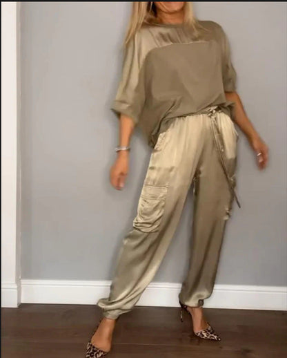 Abigail – Lätt och Elegant Tvådelat Set med Korta Ärmar