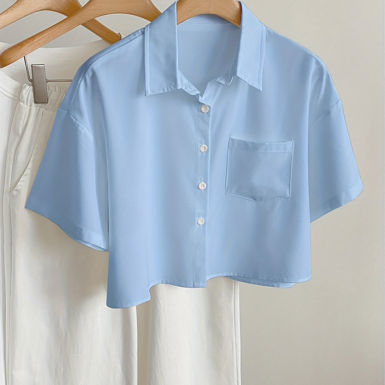 Dam Blus Kortärmad Skjorta Med Modern Cropped Passform För Vardagsbruk