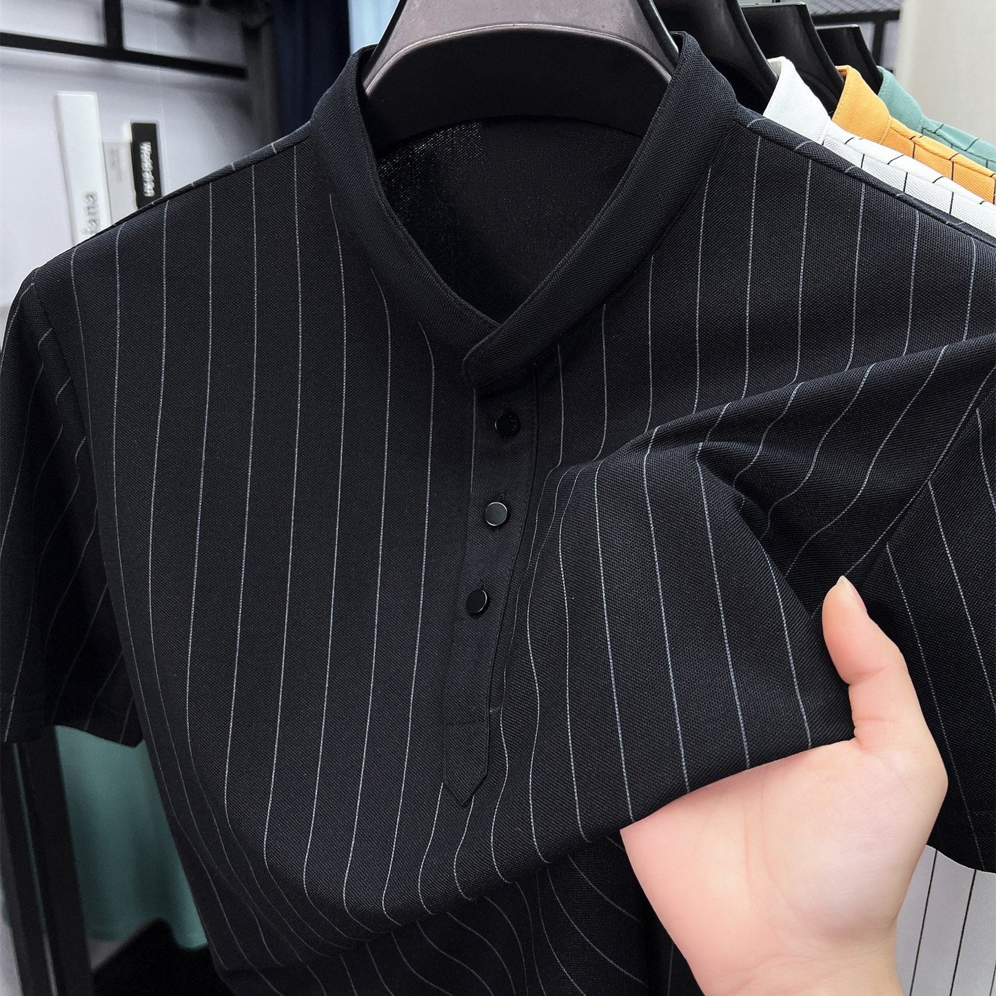 Herrskjorta med kort ärm och ståkrage – Stilren randig design för smart-casual och vardagsbruk