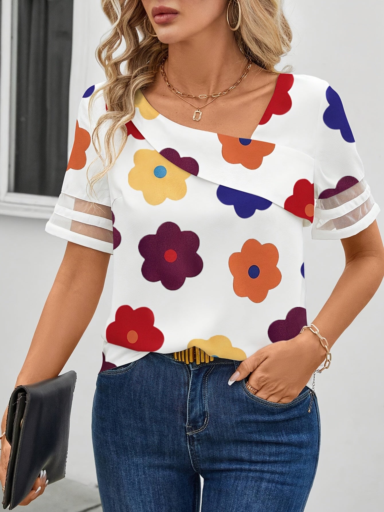 Dam Blus med Asymmetrisk Krage och Retro Blommönster – Elegant Vardagsstil