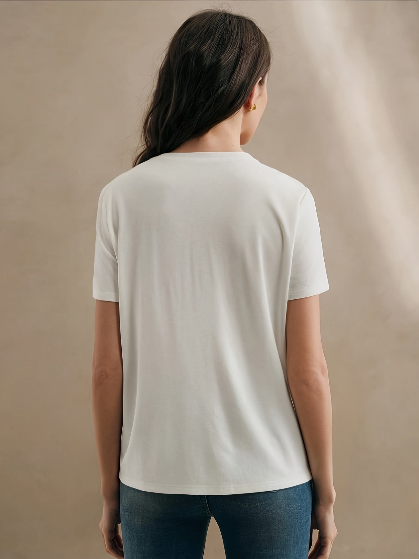 Dam T-shirt med citronbrodyr – Trendig casual stil för vardagsbruk