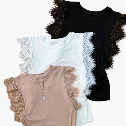 Damlinne med spetsdetaljer – elegant vardagsstil och sommartrend