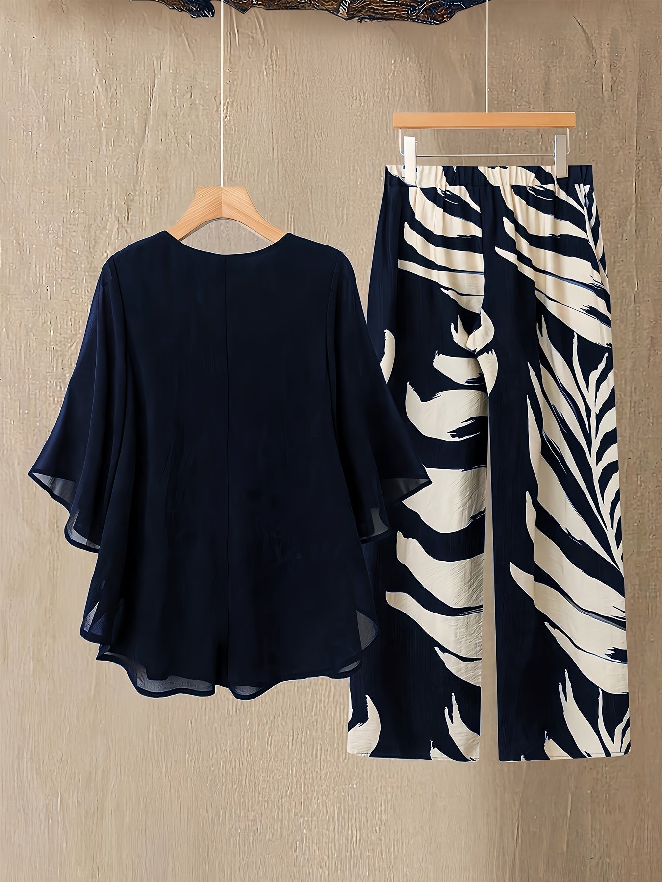 Damset Blus och Vida Byxor – Semester Chic Tvådelad Outfit för Sommar och Resor