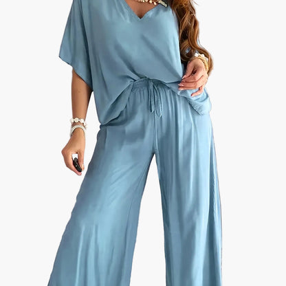 Dam Jumpsuit med V-ringning och Vida Ben – Avslappnad Sommarstil för Fritid och Semester