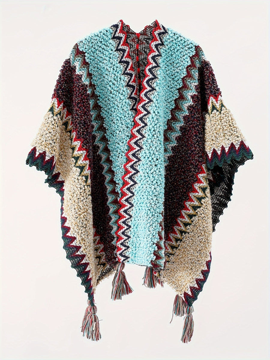 Mönstrad stickad poncho med fransar och hög krage, färgglad zig-zag
