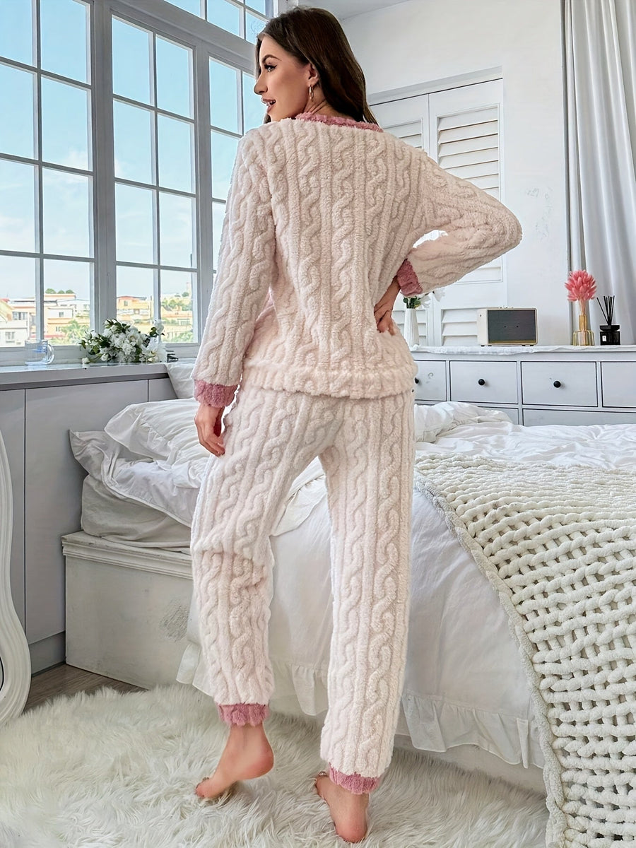 Dam Pyjamas Set i Fluffigt Material med Kabelstickat Mönster och Stjärnapplikation
