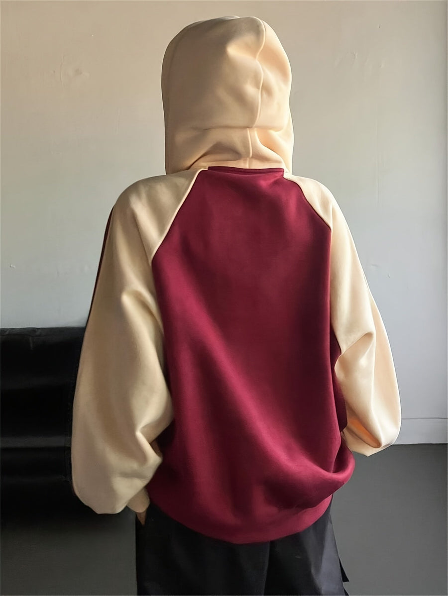 Damhoodie med dragkedja, huva och tre ränder på ärmarna