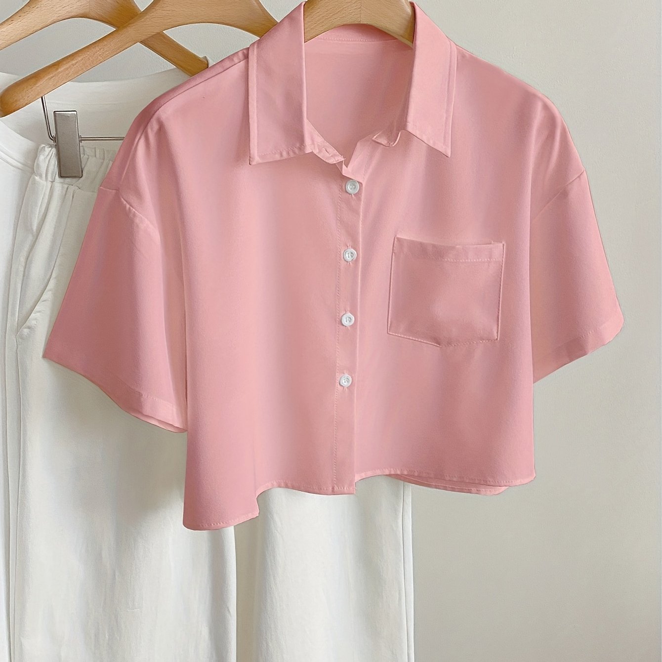 Dam Blus Kortärmad Skjorta Med Modern Cropped Passform För Vardagsbruk