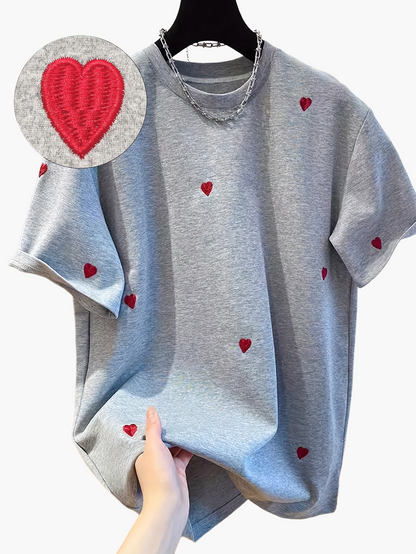 Dam T-shirt med broderade hjärtan – casual stil för vår och sommar