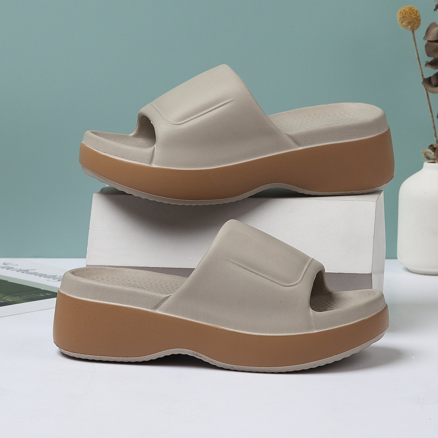 Damsandaler med platåsula och öppen tå – Trendiga slip-in tofflor för sommar och vardag