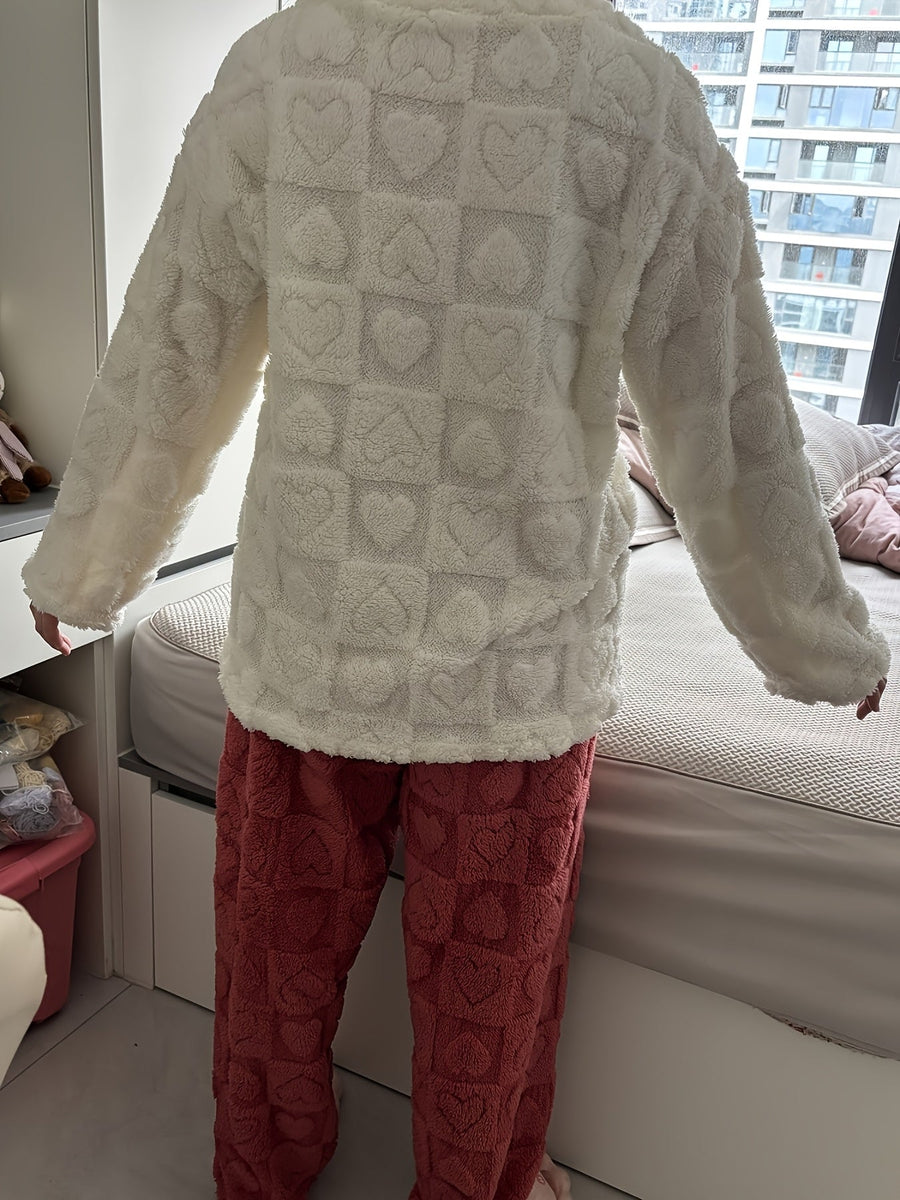 Mysig pyjamas med hjärtmönster och bröstficka i mjukt material