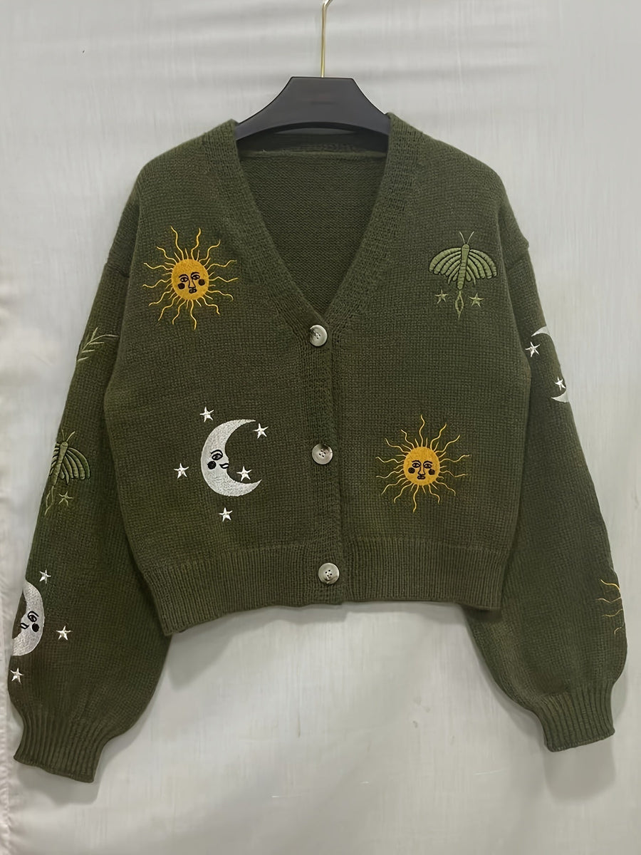 Stickad kofta med V-ringning och broderade sol- och månmotiv, flera färger