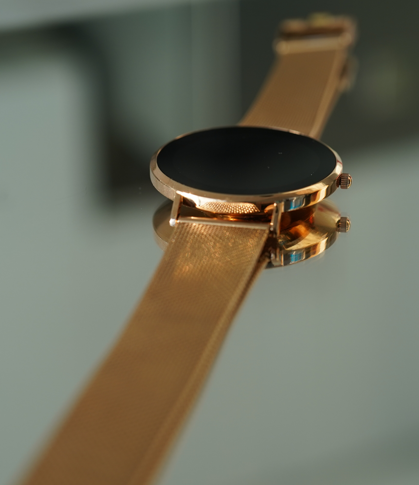 Lauren – Ultratunn Smartklocka för Kvinnor med Full Touch Display och Mångsidiga Fitnessfunktioner