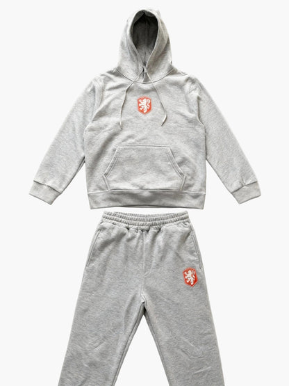 Damers sportiga hoodie och mjukisbyxor – avslappnad stil för vardag och träning