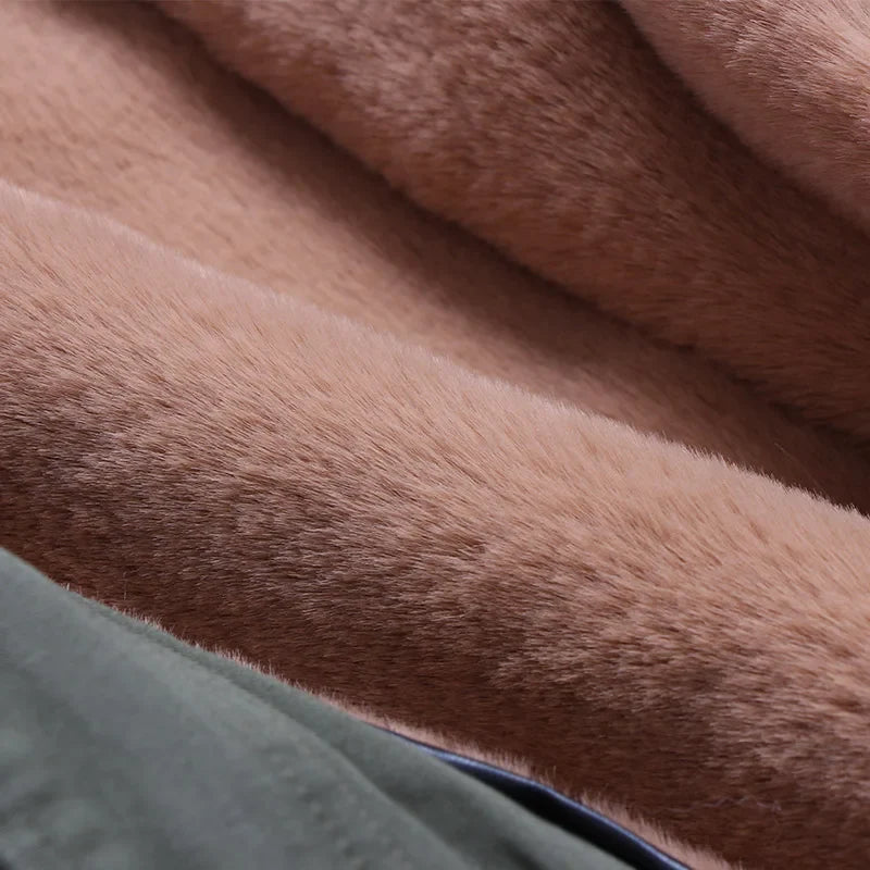 Vinterparkas med huva och fluffig pälskant, fodrad jacka för kalla dagar
