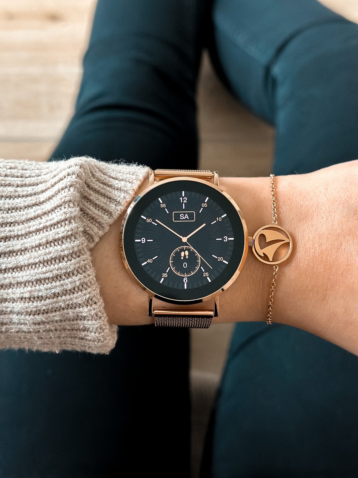 Lauren – Ultratunn Smartklocka för Kvinnor med Full Touch Display och Mångsidiga Fitnessfunktioner