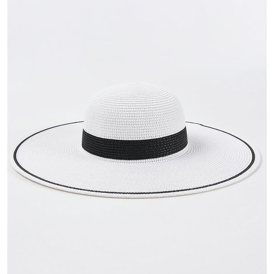 Solhatt med bred kant och kontrastband