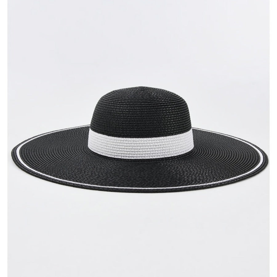 Solhatt med bred kant och kontrastband