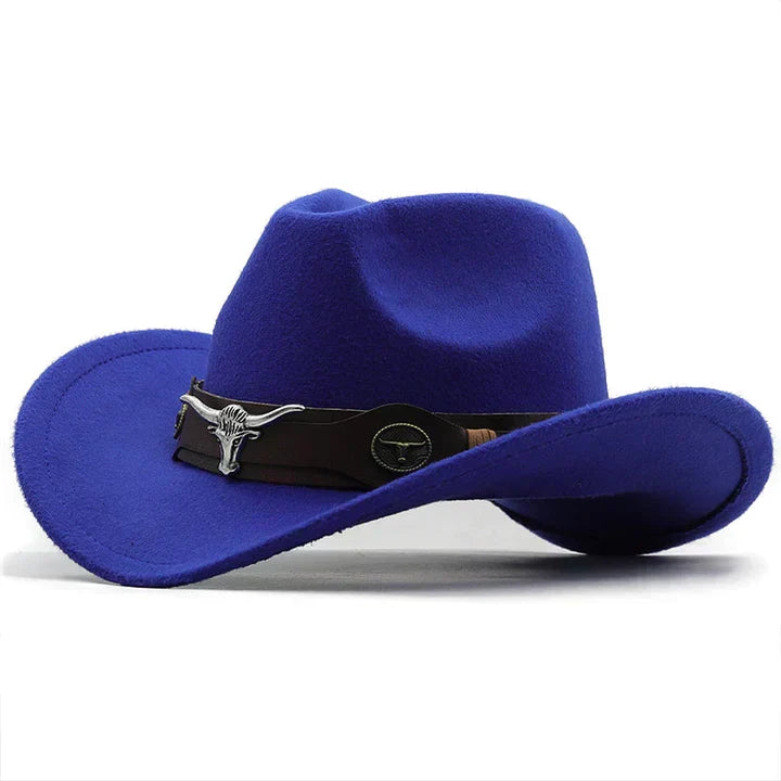 Cowboyhatt i filt med tjurskalledekor och läderband
