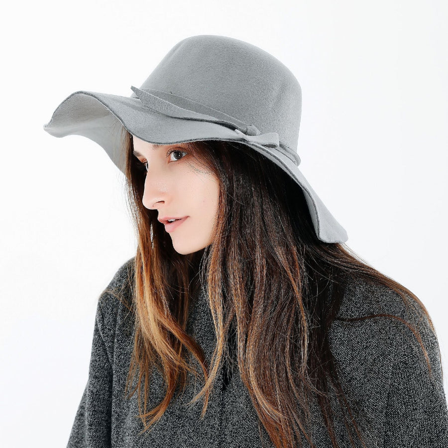 Floppyhatt för dam, mjuk med band och rosettdetalj