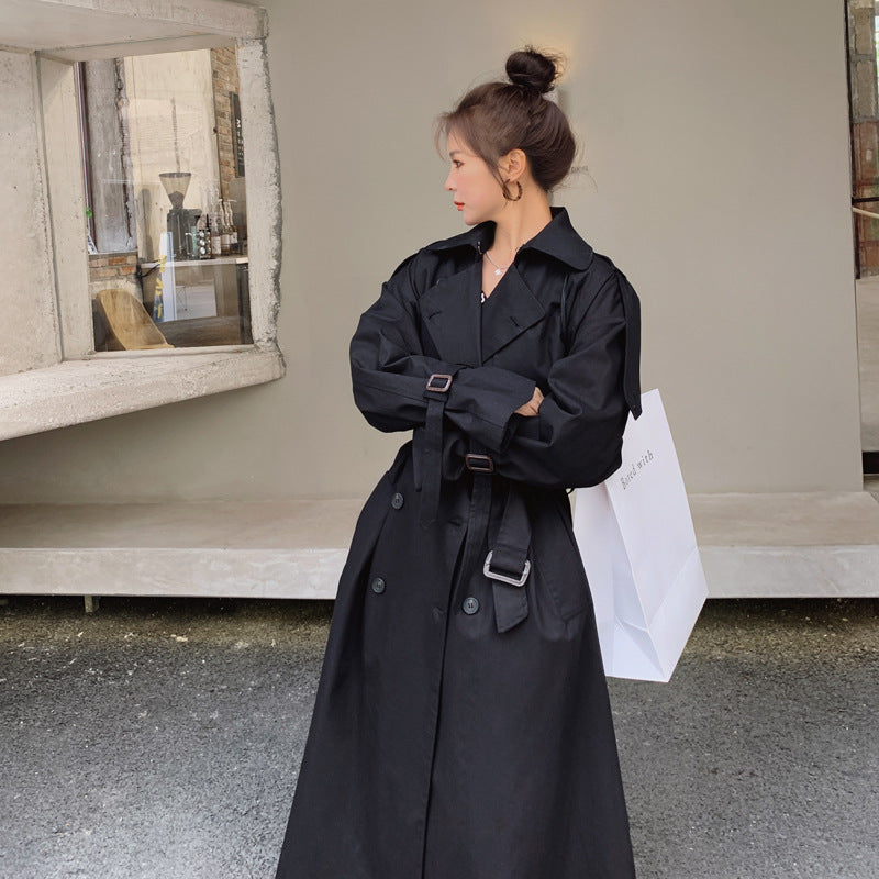 Svart Lång Trenchcoat för Dam med Skärp och Dubbla Knappar