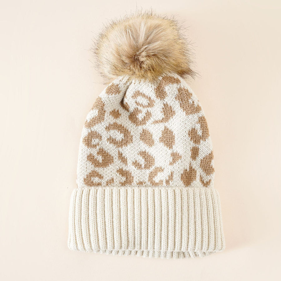 Mössa med leopardmönster och fuskpälsboll, stickad