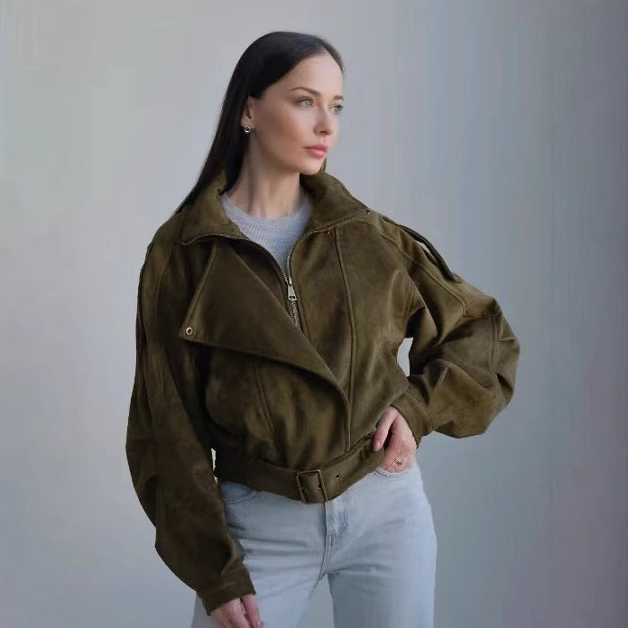 Grön kort jacka med asymmetrisk dragkedja och bälte