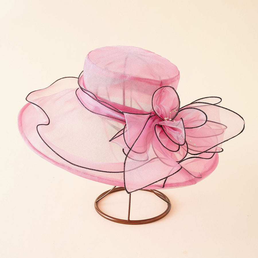 Elegant damhatt med bred brätte och dekorativ rosett, flera färger