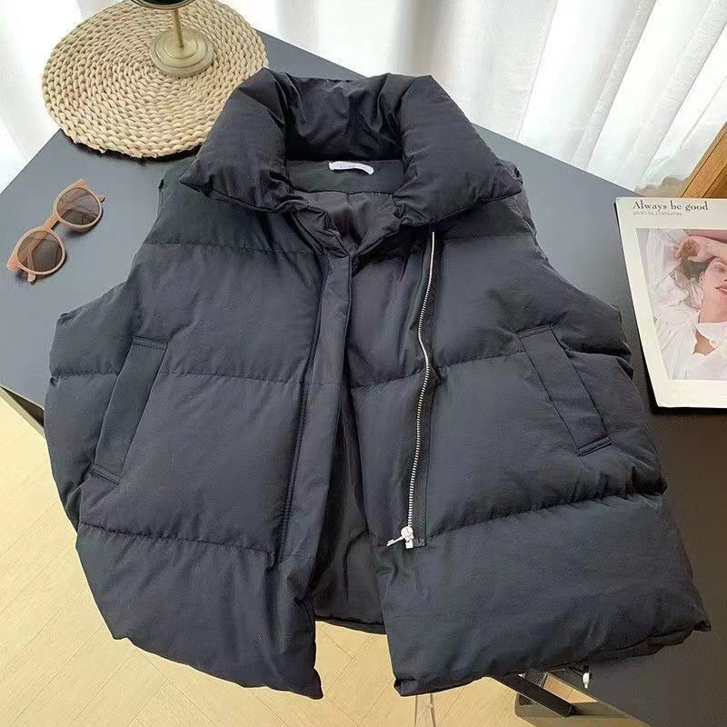 Kvinnors vadderad väst med hög krage, dragkedja, i offwhite, svart eller khaki