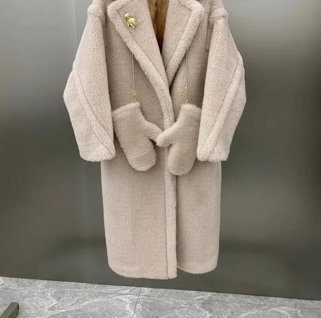 Teddykappa med luva och vantar, lång modell i mjukt material för dam