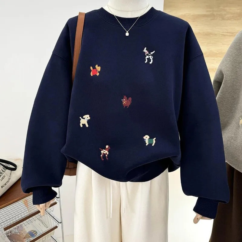 Mjukiströja med djurbroderier rund hals lång ärm