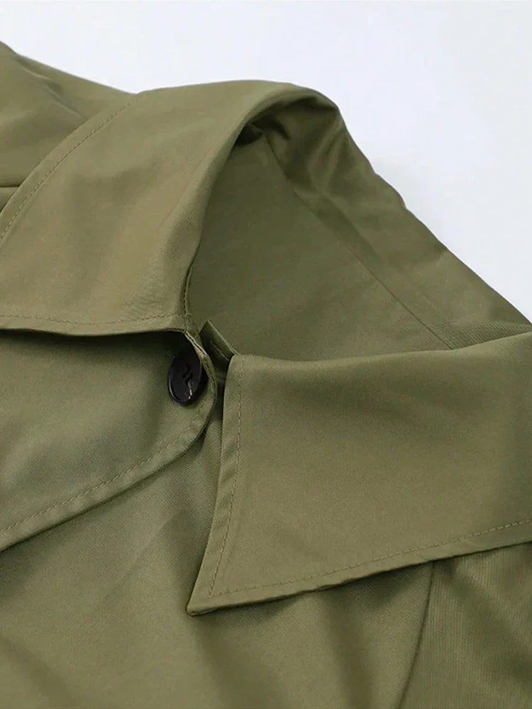 Lång trenchcoat med rutigt foder och krage