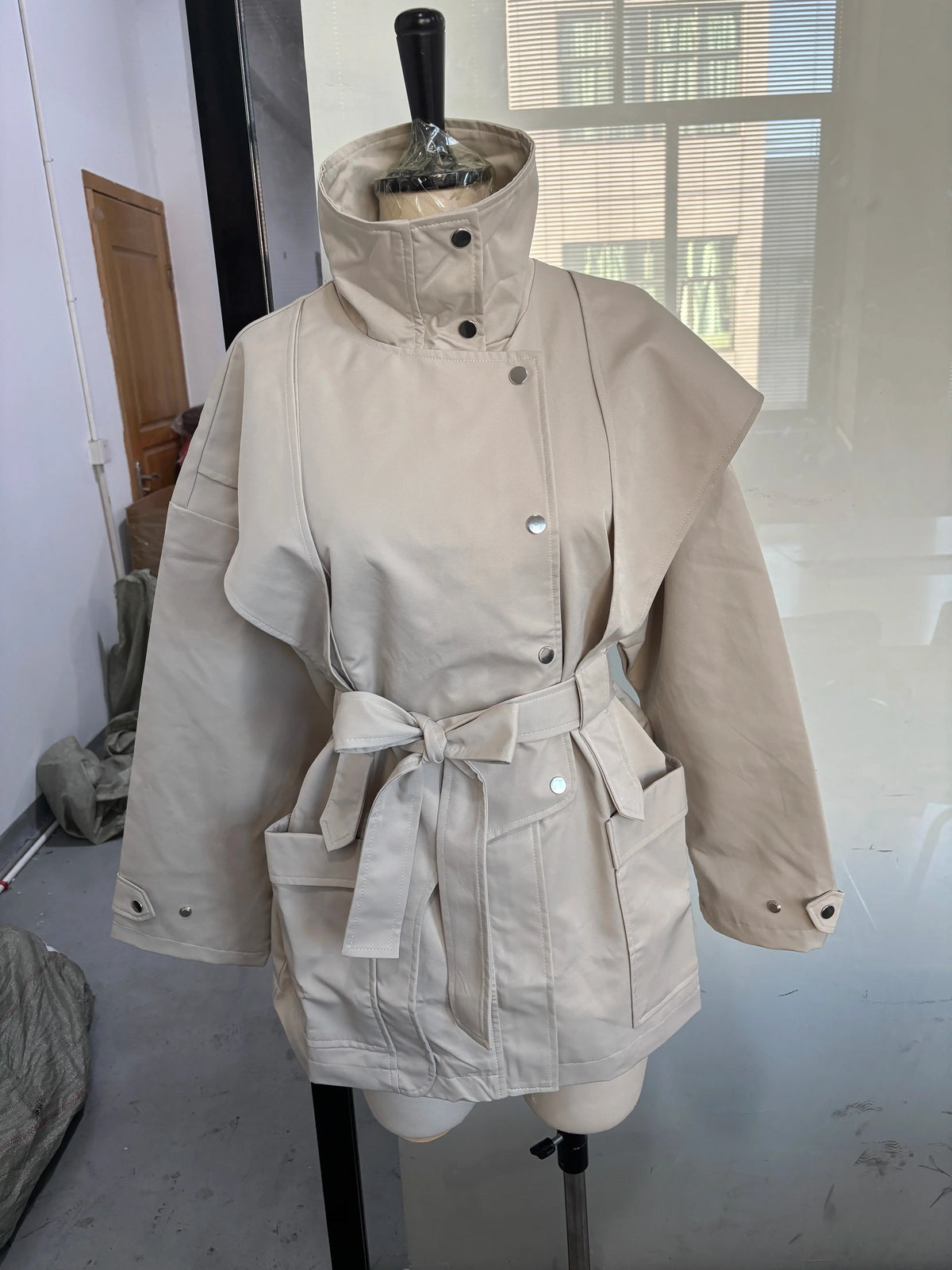 Dam Trenchcoat Lång med Bälte Beige