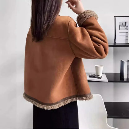 Damjacka i casual stil med trendig vinterlook – perfekt för vardagsbruk