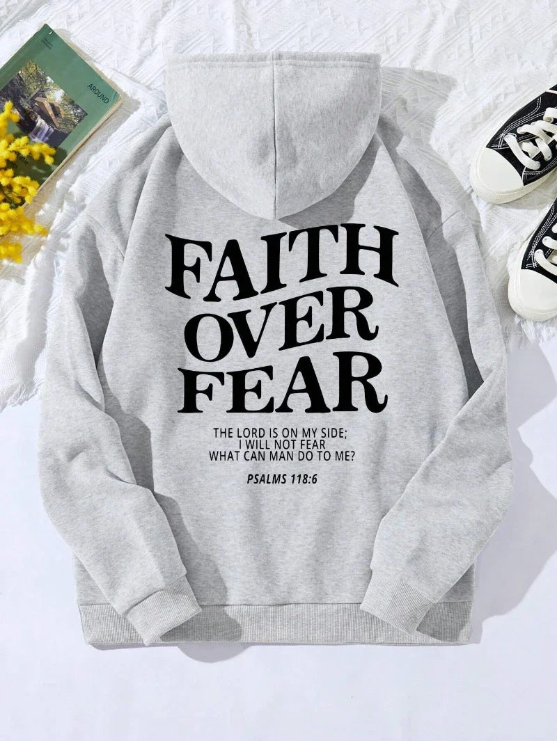 Hoodie med "Faith Over Fear" tryck och text, långärmad huvtröja