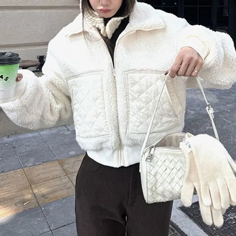 Svart teddyjacka med krage och quiltade detaljer