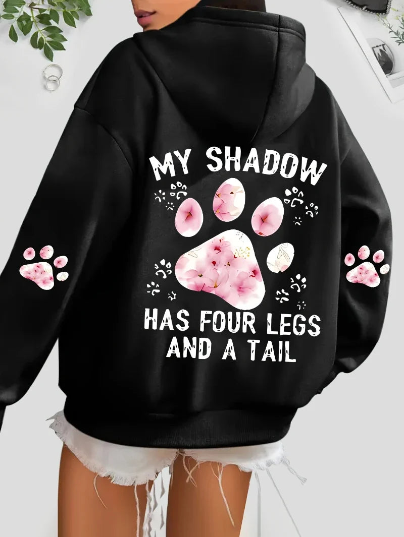 Hoodie med "My Shadow Has Four Legs And A Tail" tryck och blommiga tassar
