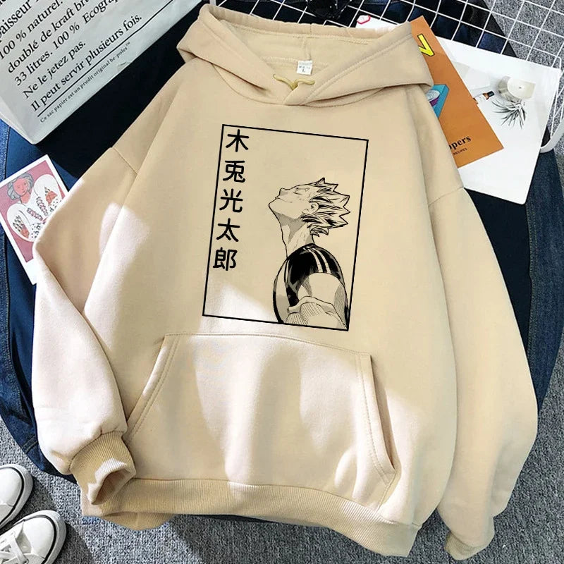 Hoodie med Karasuno Volleyball Club-tryck, beige/svart, unisex