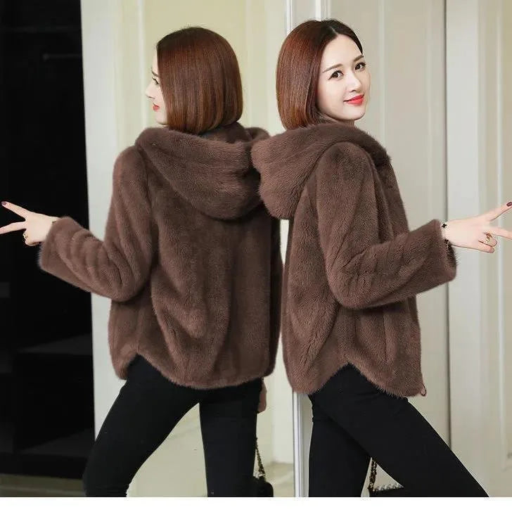 Kvinnors mjuk hoodiejacka i fuskpäls, kort modell med dragkedja