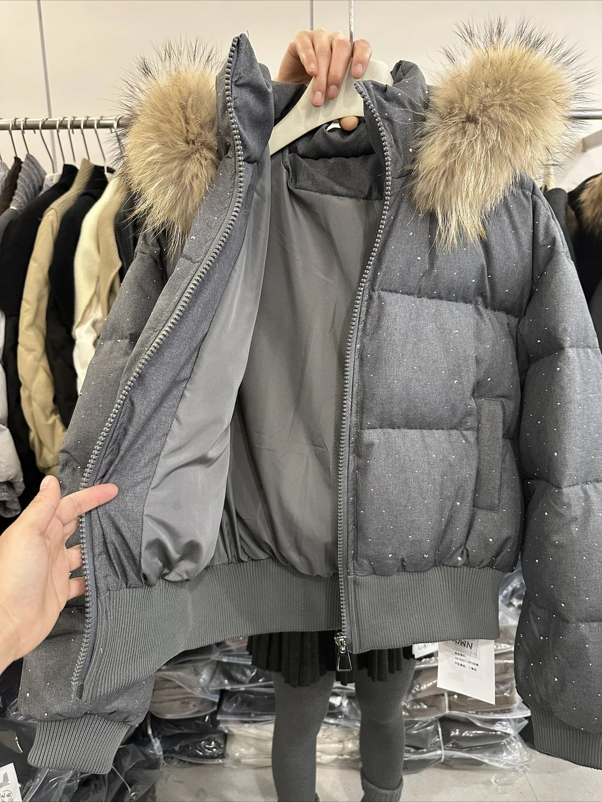 Dam vinterjacka med pälskrage och mjukt material