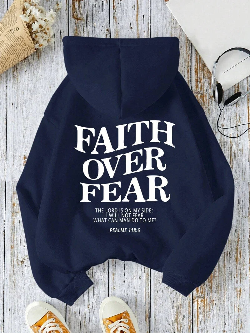 Hoodie med "Faith Over Fear" tryck och text, långärmad huvtröja
