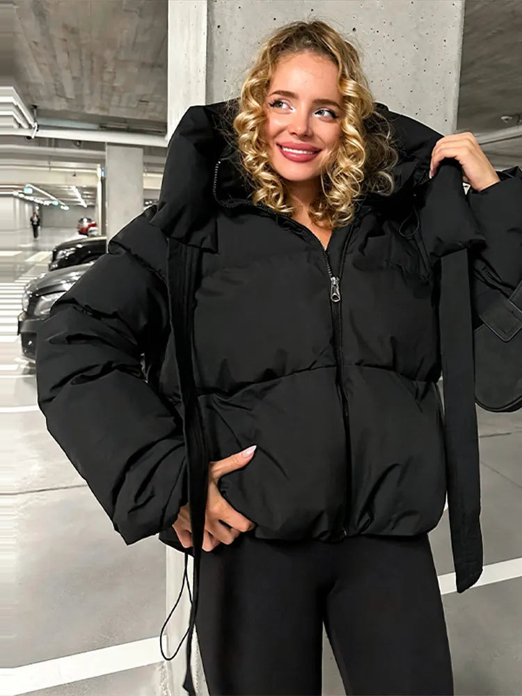 Pufferväst med öron, kort modell och dragkedja, svart eller röd