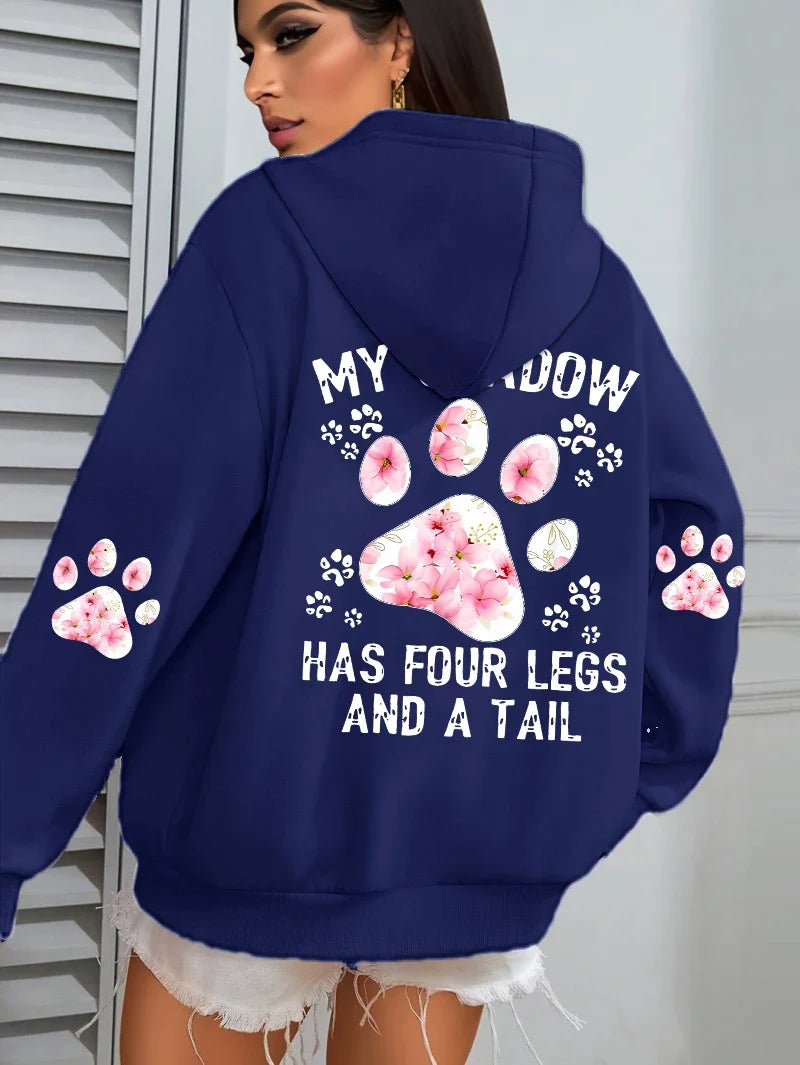 Hoodie med "My Shadow Has Four Legs And A Tail" tryck och blommiga tassar